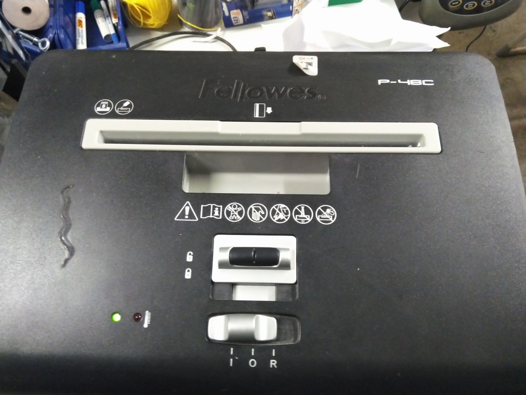Destructeur de papiers de marque Fellowes P-48C