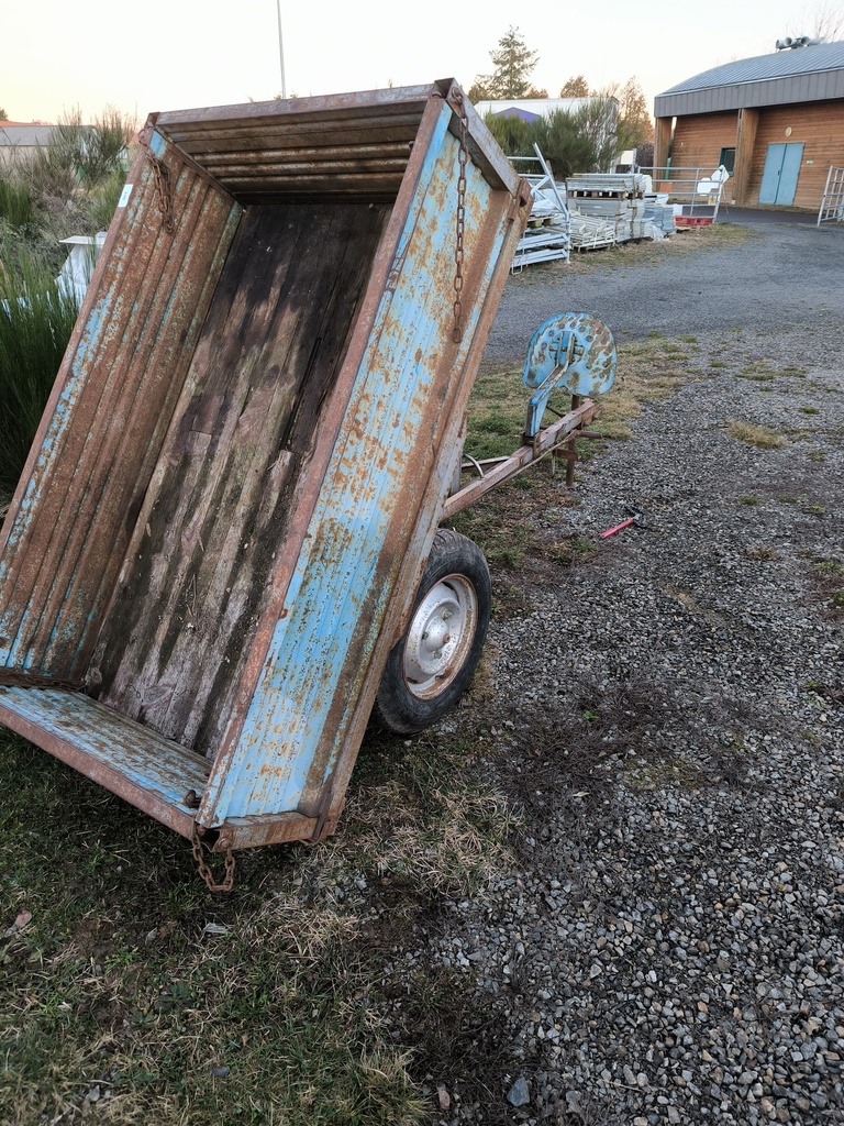 Remorque motoculteur basculante