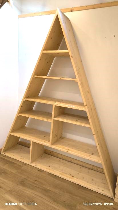 Etagère triangle en pin massif