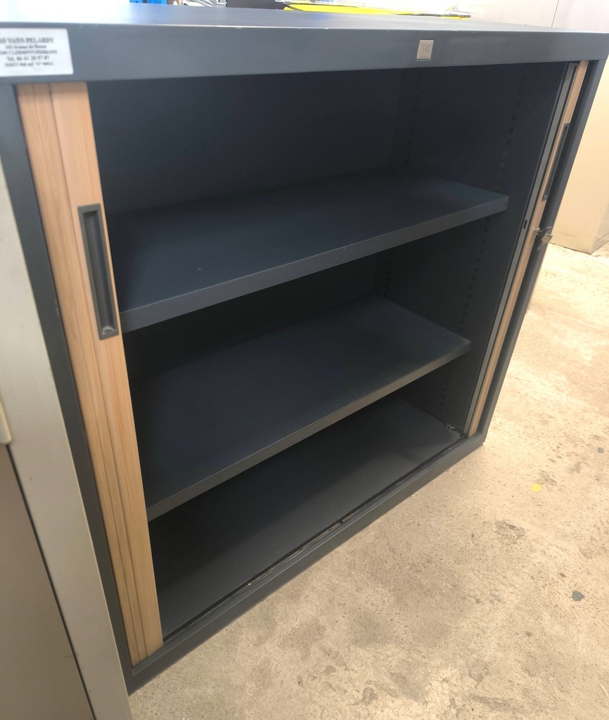 Armoire basse 439 à rideaux