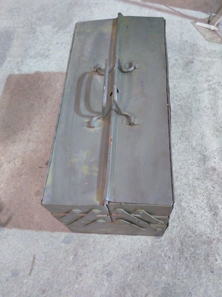Caisse outil (2) métal garnie