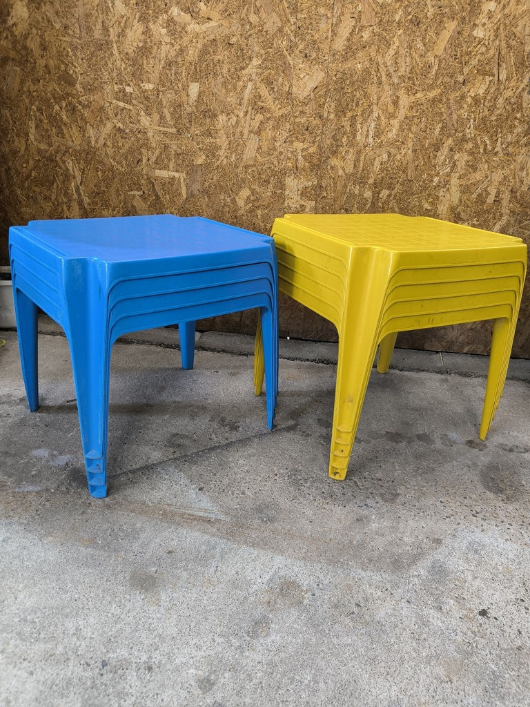Table basse de terrasse colorée
