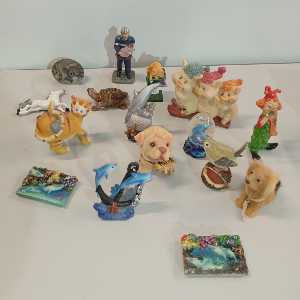 Petites figurines diverses