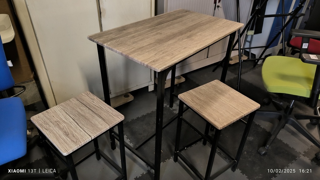 Table mi-haute style industriel Ikéa