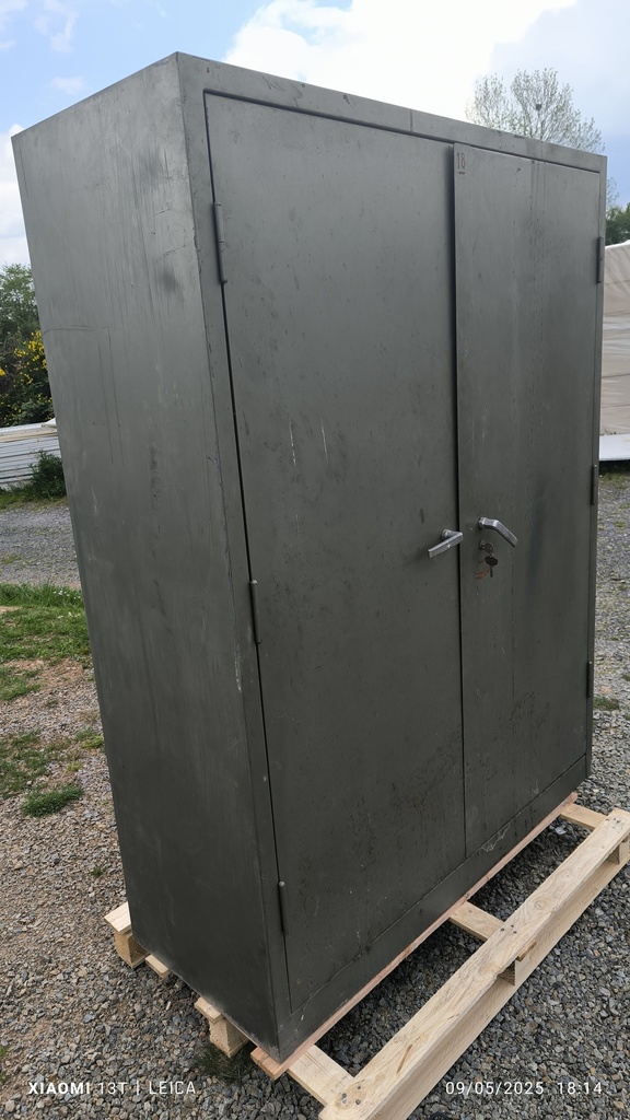 Armoire métallique ancienne