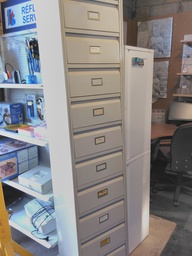 [Z4] Meuble colonne 10 clapets N°20