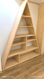 [R1YR2J] Etagère triangle en pin massif 220x200cm
